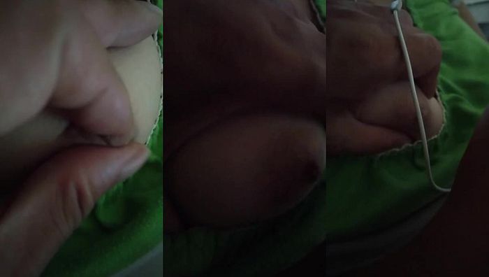 强行摸小女孩的胸部 (2)