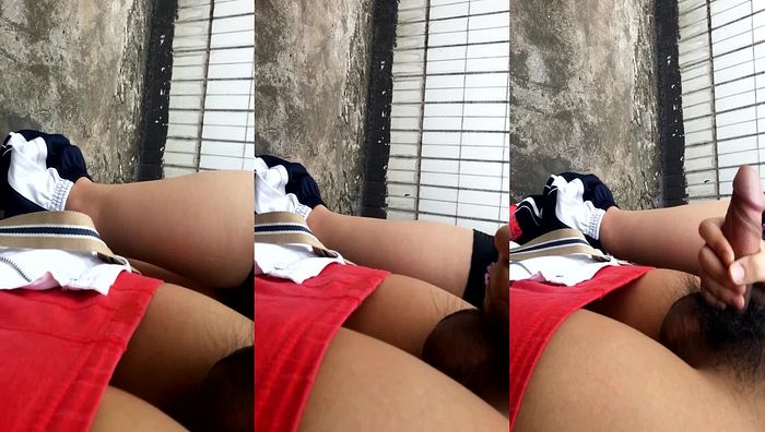 某中学女生收钱帮打飞机