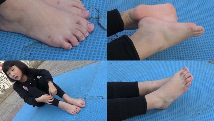 鹤鹤裸足与揉捏