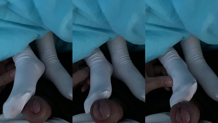 舞蹈白丝萝莉足交012