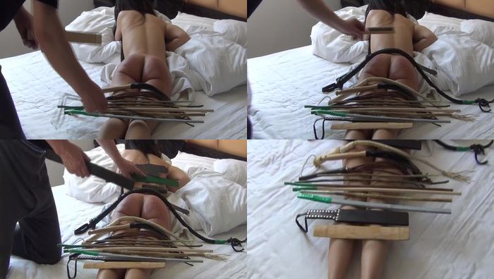 刀锋打屁股系列024